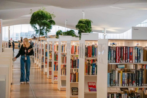 Knjižnica Oodi, osrednja splošna knjižnica v Helsinkih.