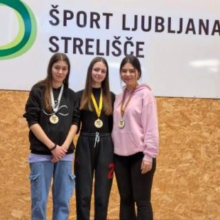 Ledinka Anastasija Nedić na zmagovalnem odru z bronasto medaljo