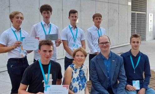 Zmagovalci mednarodne konference Cutting Edge – Young Minds 2025 skupaj z mentorjema