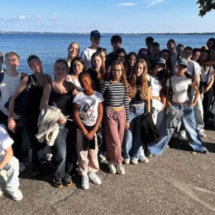 Skupinska fotografija dijakov ob Gardskem jezeru
