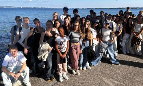 Skupinska fotografija dijakov ob Gardskem jezeru