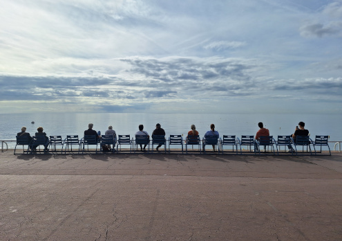 Uživanje v sončku ob obali Sredozemskega morja.