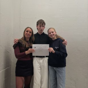 Zmagovalna ekipa debaterjev Gimnazije Ledina