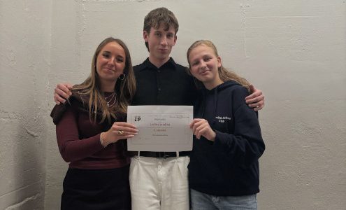 Zmagovalna ekipa debaterjev Gimnazije Ledina