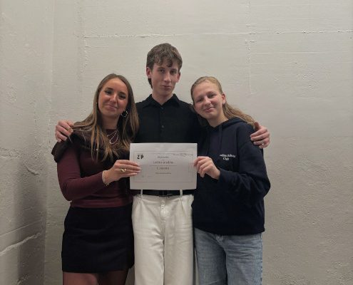 Zmagovalna ekipa debaterjev Gimnazije Ledina