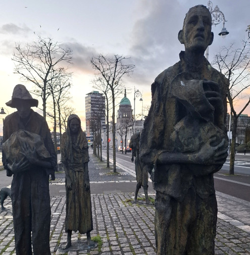 Kipi v  Dublinu, ki obujajo obdobje grozljive krompirjeve lakote