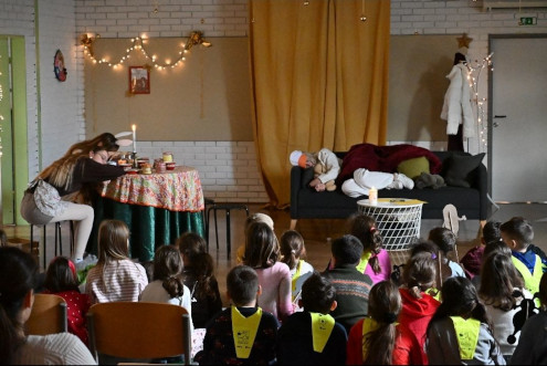 Zajec, medved in gosak počivajo.