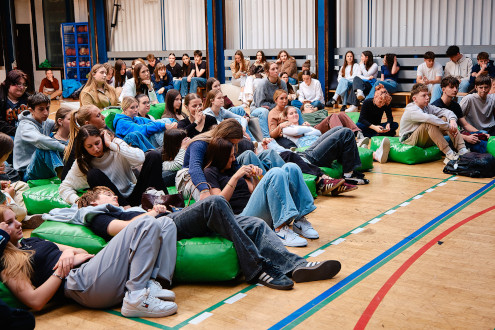 Navijači, ki so glasno spodbujali svoje favorite.