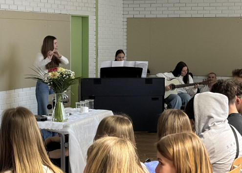 Glasbena točka, v kateri so se združili zvoki kitare, klavirja in flavte