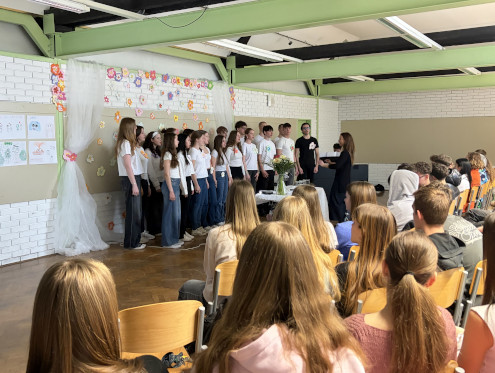 Ob zaključku dogodka je nastopil ledinski pevski zbor