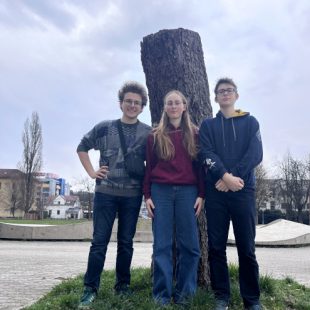 Trije ledinci, ki so se uvrstili na državno tekmovanje iz zgodovine, ki je potekalo v Mariboru.