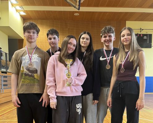 Ledinska ekipa, ki je na državnem prvenstvu v badmintonu osvojila bronasto medaljo.