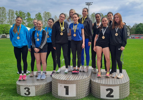 Nicole Šmuc Marchetti, Maruša Malovrh, Amelie Njoki Šulc in Pia Boh, ki so se v štafeti 4x100 metrov okitile s srebrnim leskom.