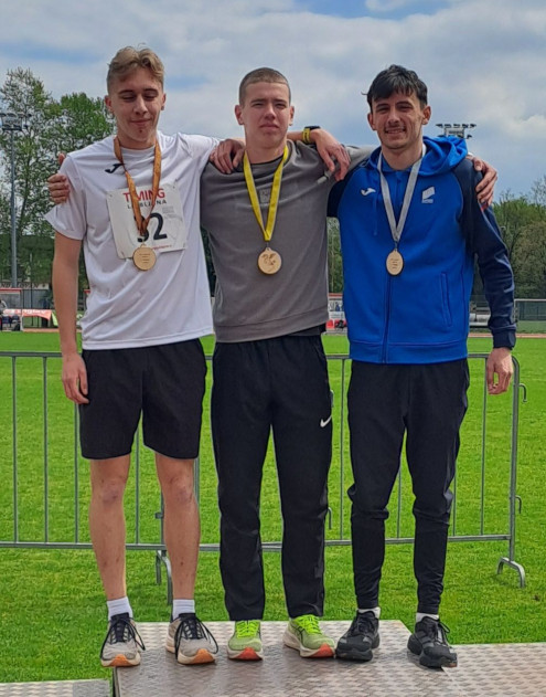 Ožbej Sinur je v teku na 2000 metrov osvojil srebrno medaljo.